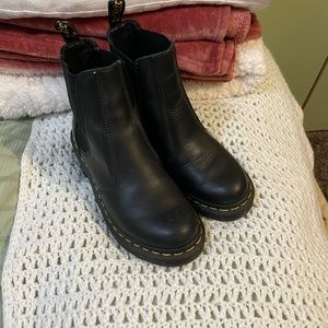 DR. MARTEN CHELSEA BOOT WITH HEEL